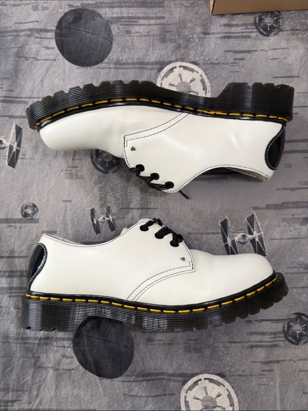 DR MARTEN 1461 PATENT HEARTS SZ 9 UK 7 RARE EUC